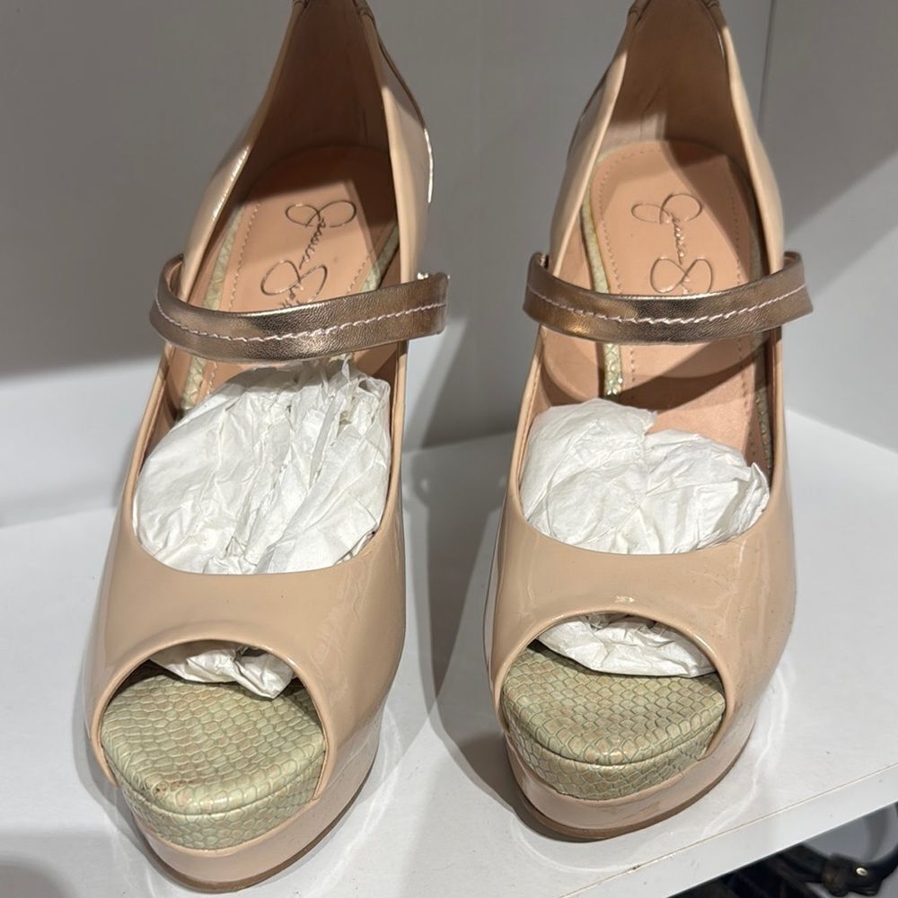 Jessica Simpson Nude Peep-Toe Platform Heels